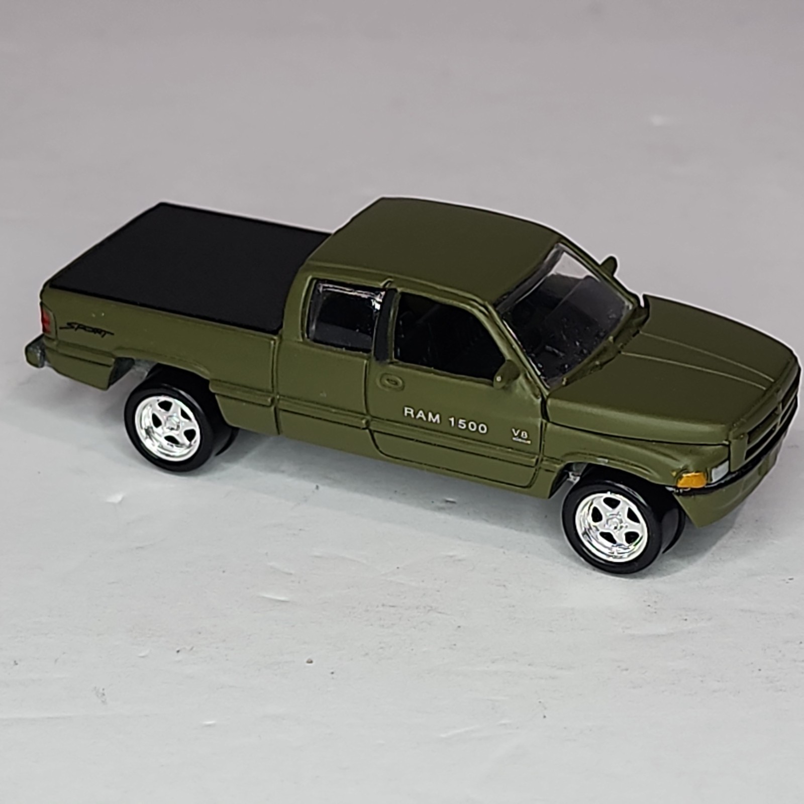 1996 Johnny Lightning Dodge Ram Sport 1500 V8 Green Truck 1:64 Diecast