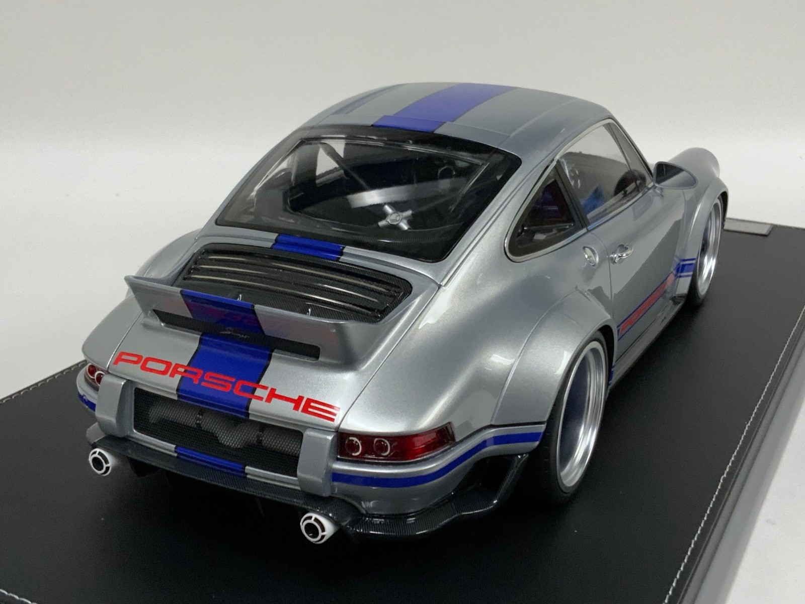 1/12 scale IVY model of Porsche 911 Singer DLS Gray with Blue stripe 40 pcs