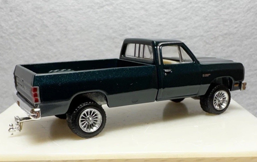 Greenlight 1982 Dodge Ram W250 GREEN 1:64