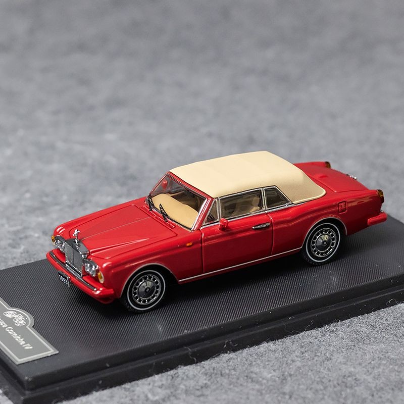 1:64 Red 1993 Rolls-Royce Corniche IV Hardtop Coupe Diecast Model Car