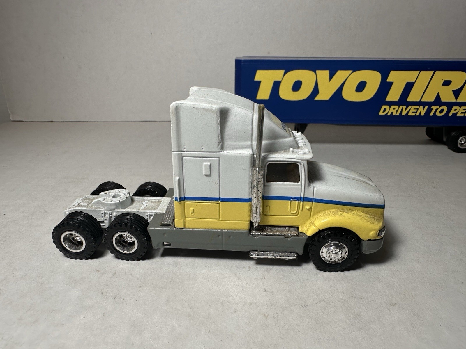 Road Champs International Toyo Tires Tractor Trailer Delivery Truck 1:64 12″