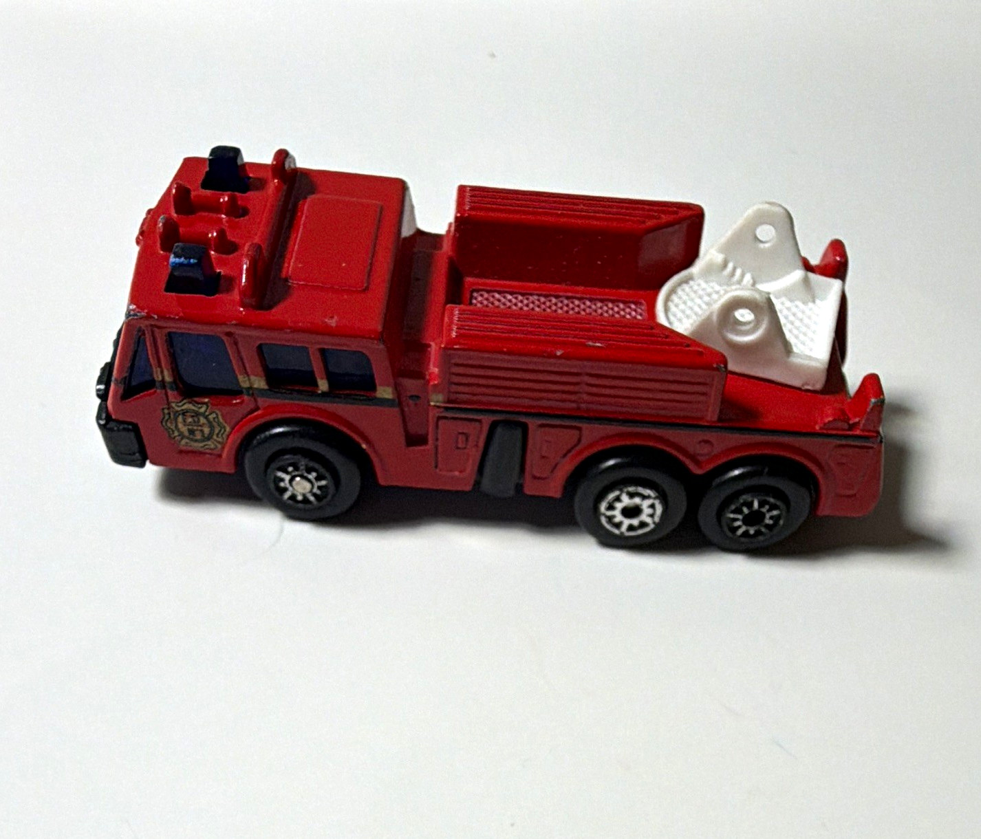 Maisto Fresno Fire Dept Fire Truck 2005 1:64 Diecast 6-Wheel Red/White