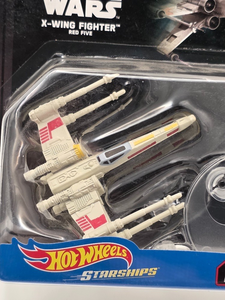 2016 Star Wars 40th Hot Wheels X-Wing Fighter Red Five with Stand (LOT 246)