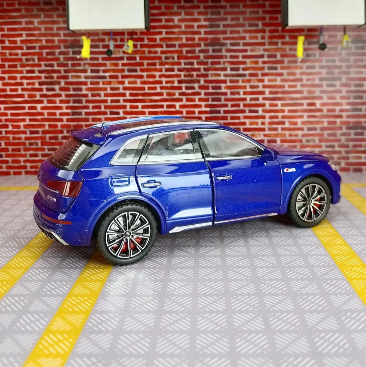 1:24 Audi Q5 SUV Alloy Diecast Metal Car Model Vehicle Collection Toy Gift NEW