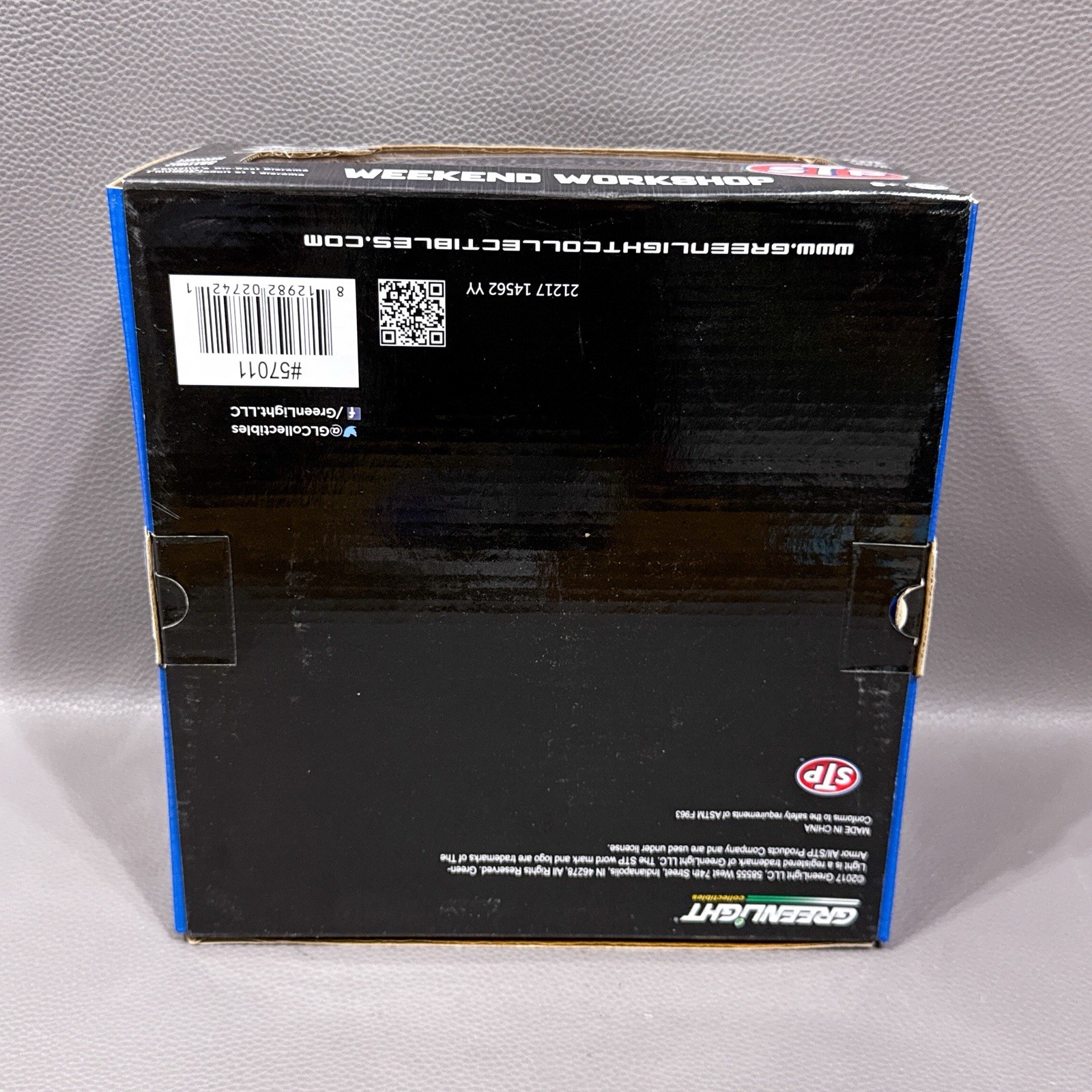 Greenlight Mechanic’s Corner STP Weekend Workshop 1:64 Scale Diorama & Figures
