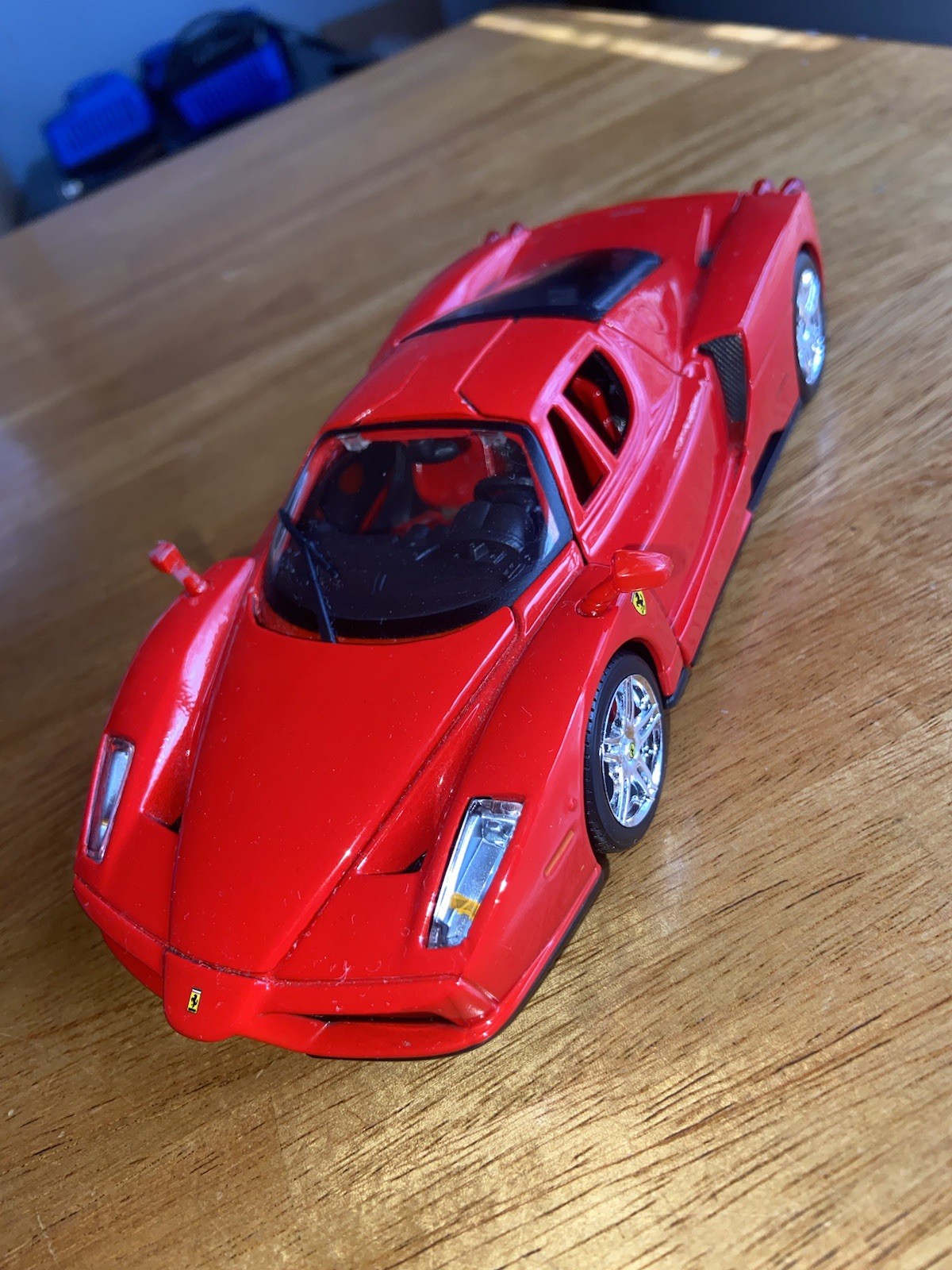 Maisto 1:24 Enzo Ferrari Red