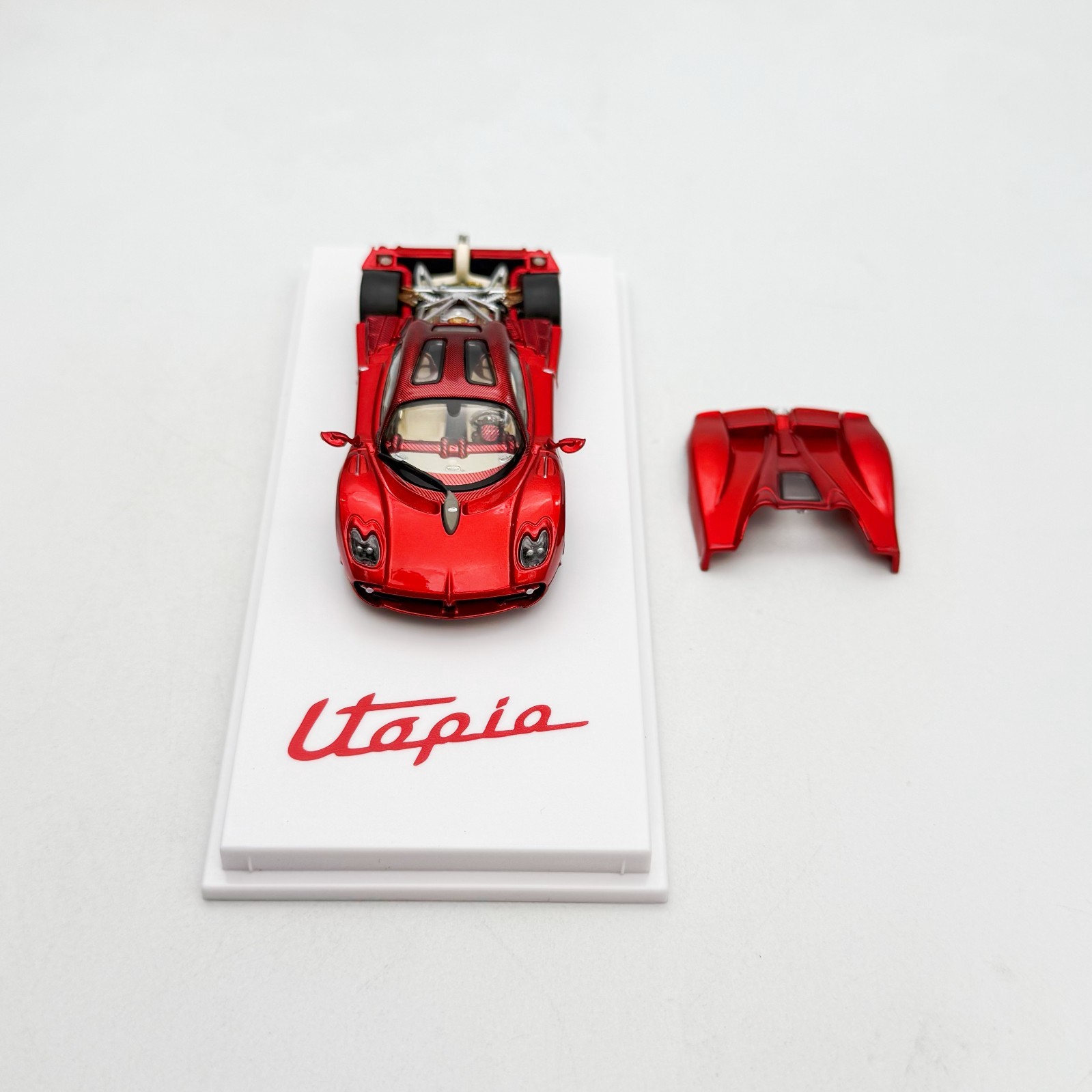 CM Model 1:64 Pagani Utopia Red