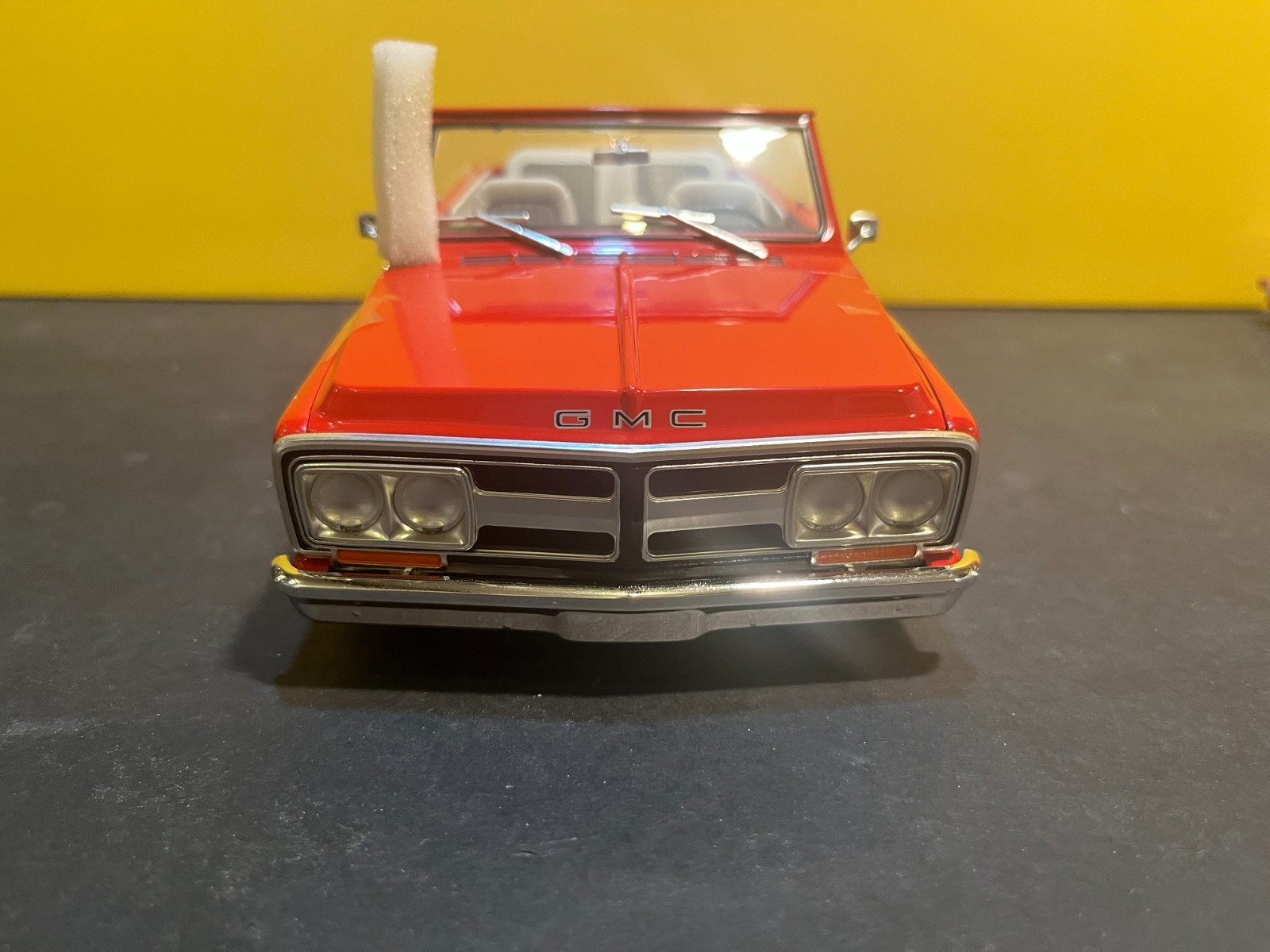 1/18 ACME 1970 GMC JIMMY LOWERD TWD RED WITH WHITE REMOVABLE TOP 1 OF JUST 402