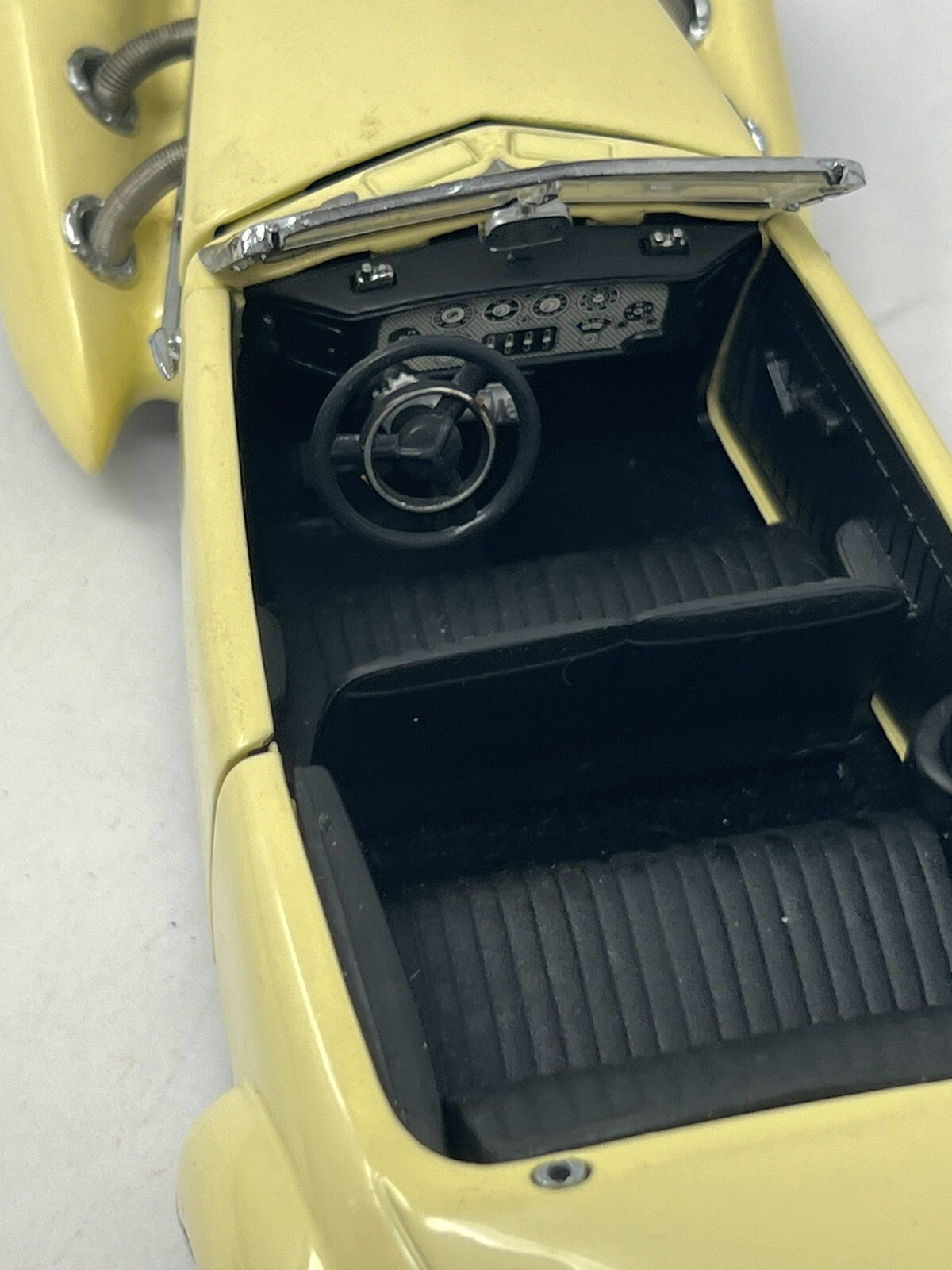 Die Cast~Franklin Mint~1:24~1937 Cord 812 Convertible~Yellow~w/Removable Top
