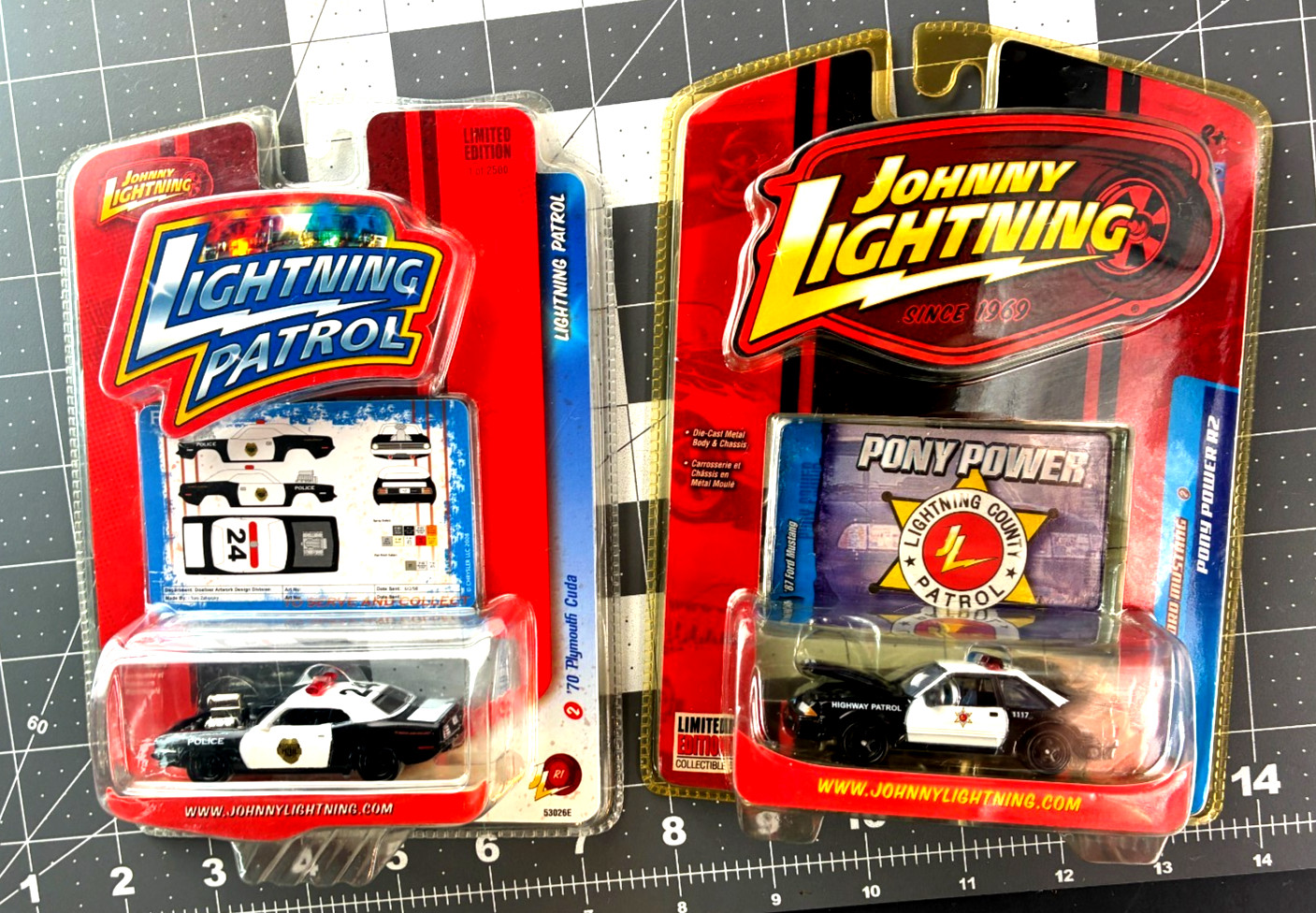 Johnny Lightning FORD MUSTANG & Plymouth Cuda Limited edition Police Patrol JP