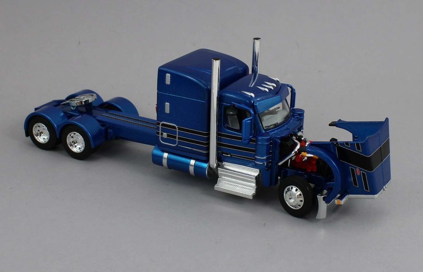 DCP 1:64 *BLUE & BLACK* Peterbilt 589 70″ Midroof w/MISSISSIPPI LP TANKER NIB!