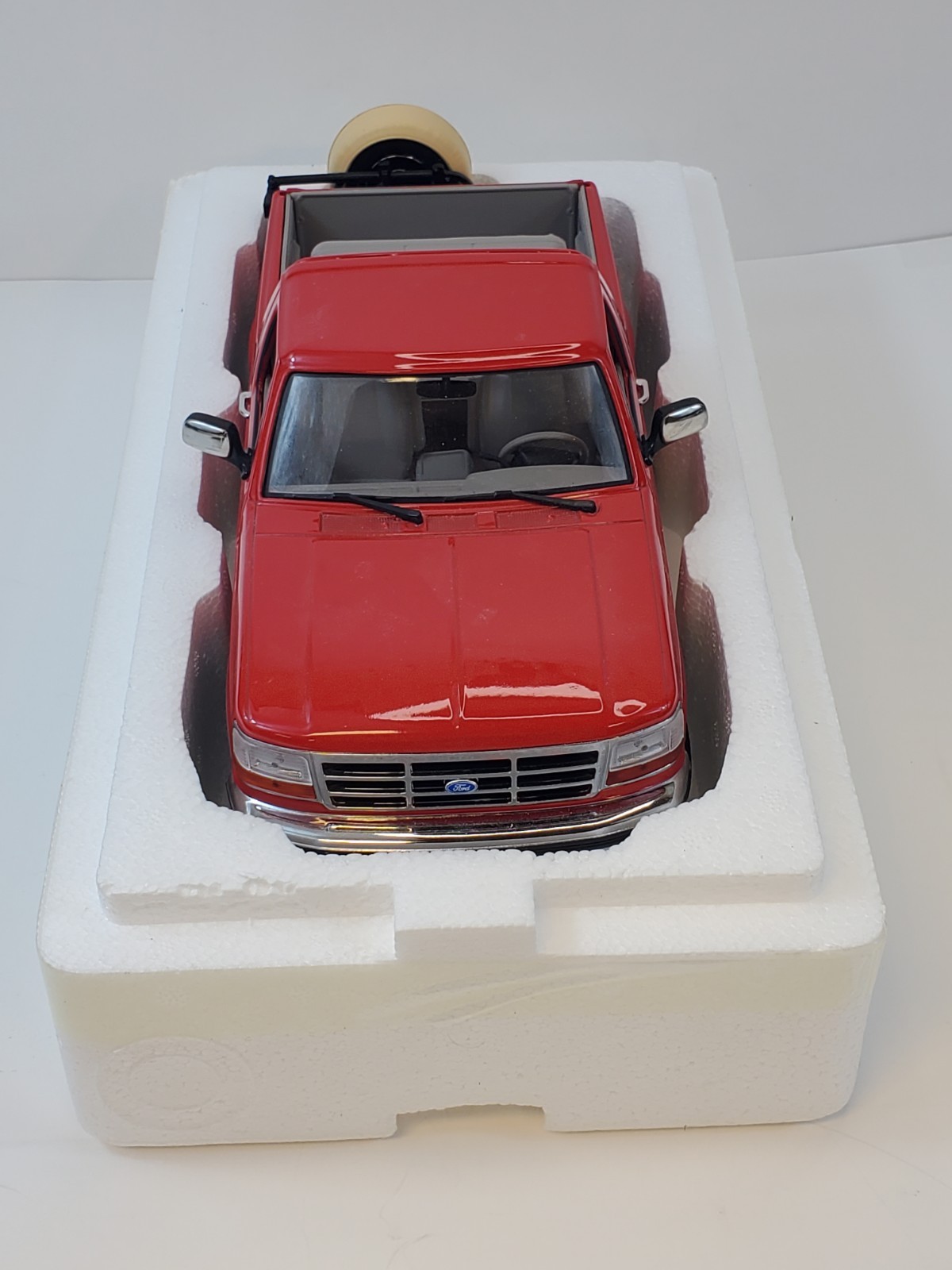 Greenlight 1994 Ford Bronco Eddie Bauer Edition Electric Red & Bronze 1/18