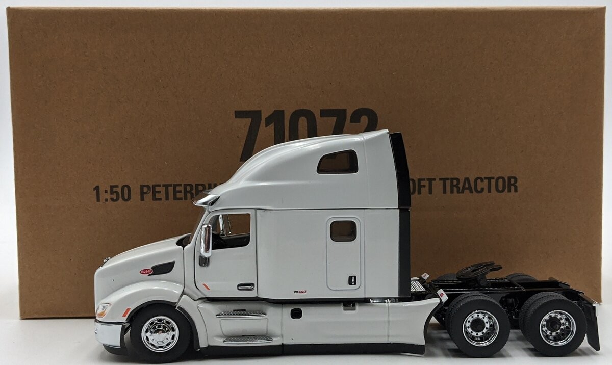 DieCast Masters 71072 1:50 Peterbilt 579 UltraLoft Tractor