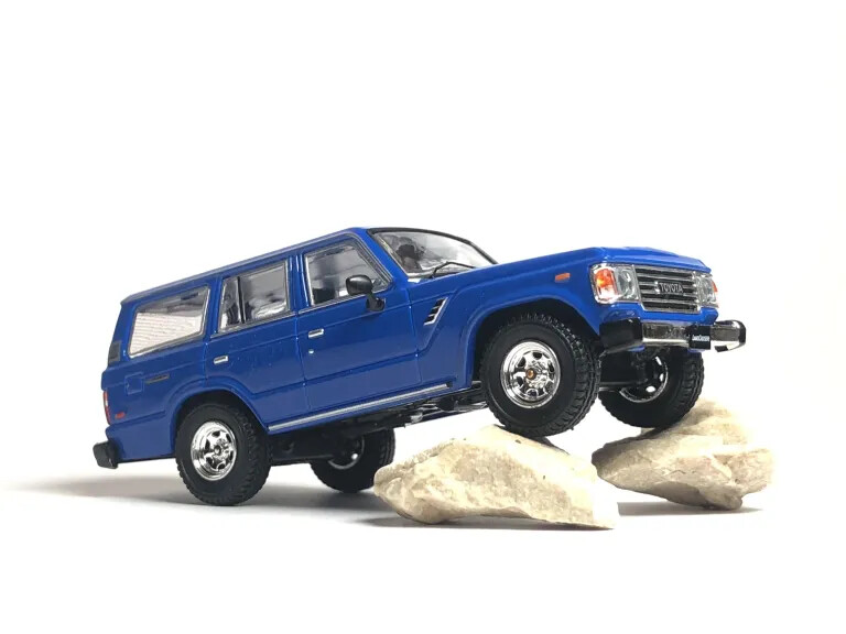 1/64 Die Cast TOYOTA LAND CRUISER FJ60 Model Truck – GREEN –