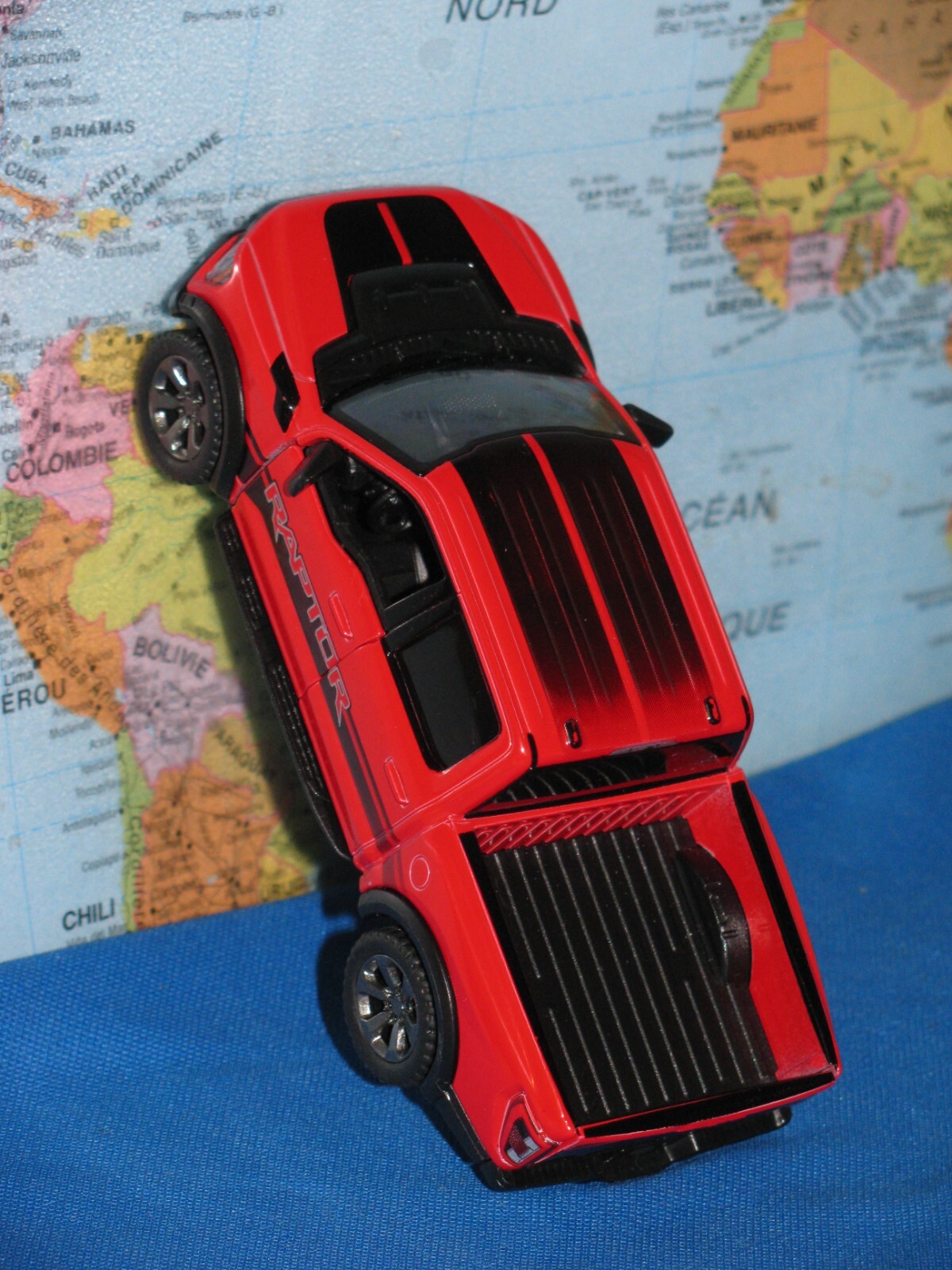 1/46 KINSMART 2022 FORD F-150 RAPTOR RED KT5436 ***BRAND NEW & RARE***