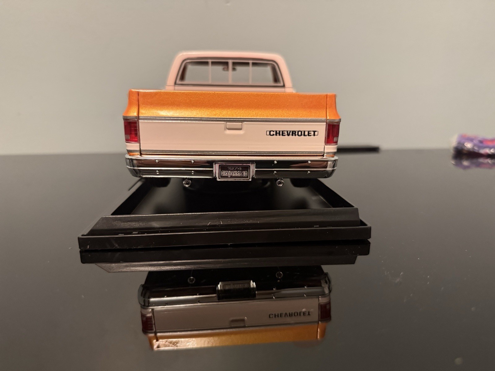 Maisto 1/18 Chevy C10 Cheyenne Super Pickup Truck Orange Two-Tone New In Box