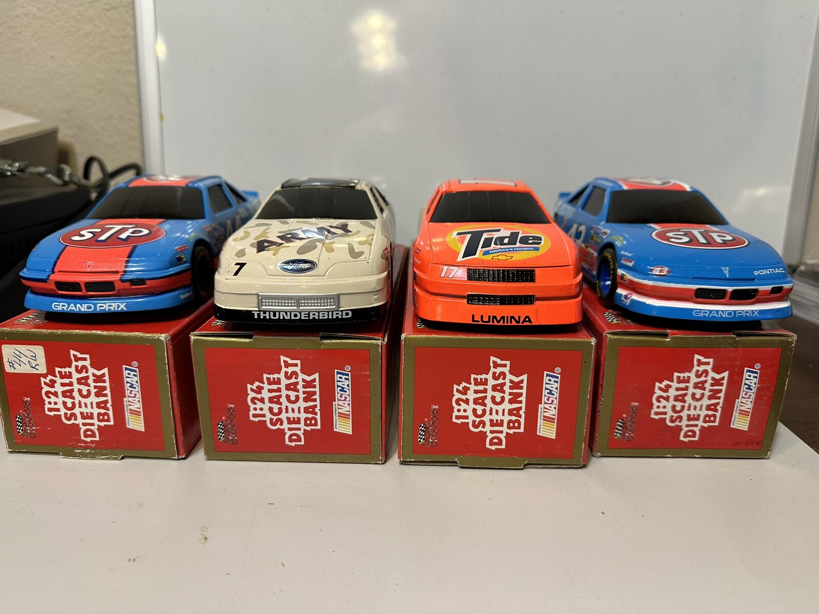 4 car 1/24 Racing Champions lot #17 Darrell Waltrip #7 Alan Kulwicki Banks