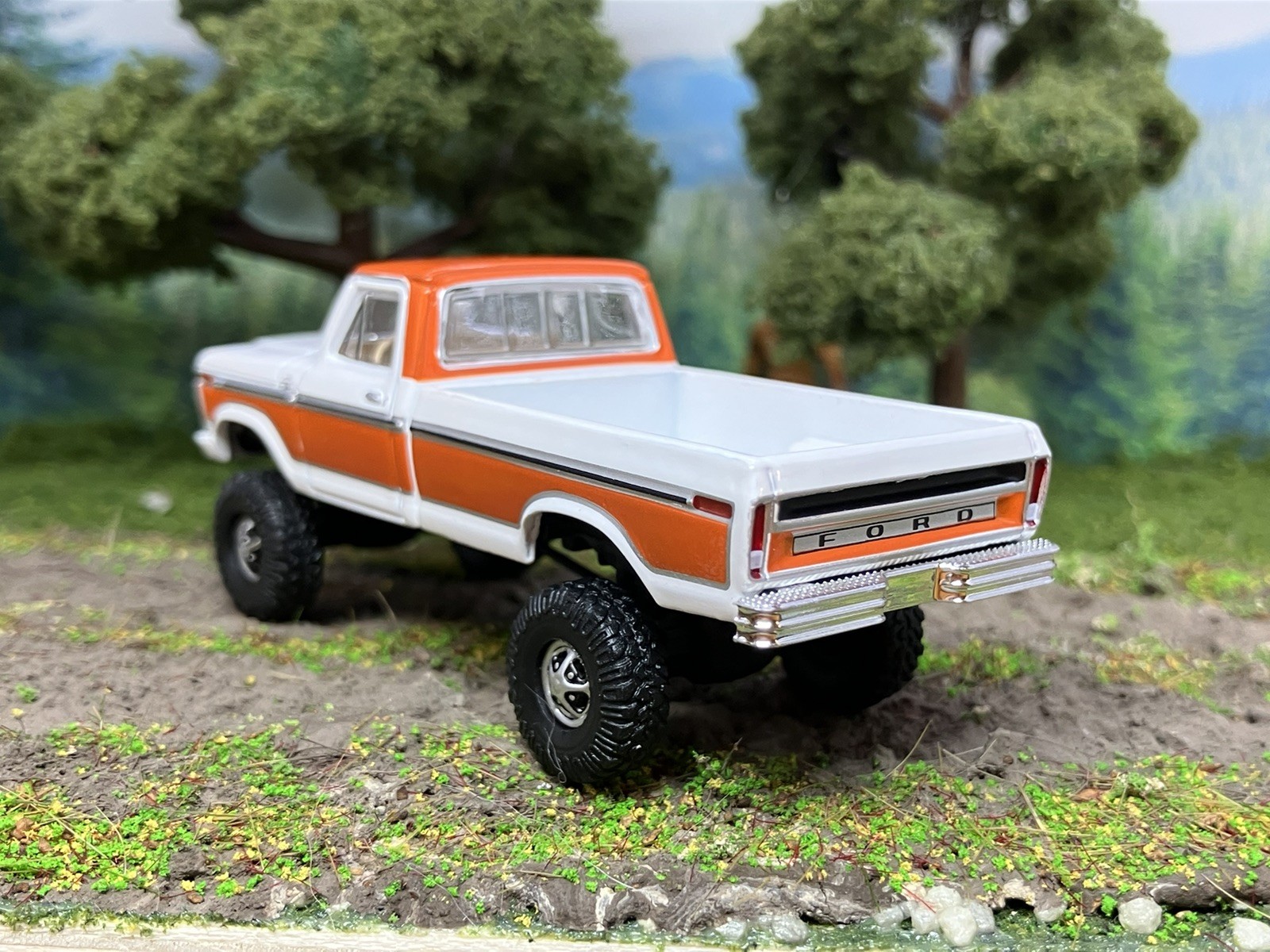 1977 Ford F-150 Ranger Explorer Lifted 4×4 Truck 1/64 Diecast Custom Greenlight