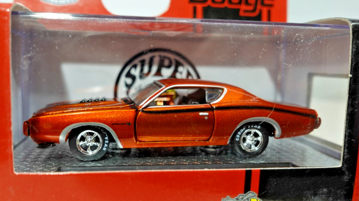 M2 Machines 1971 Dodge Charger Super Bee 1/64
