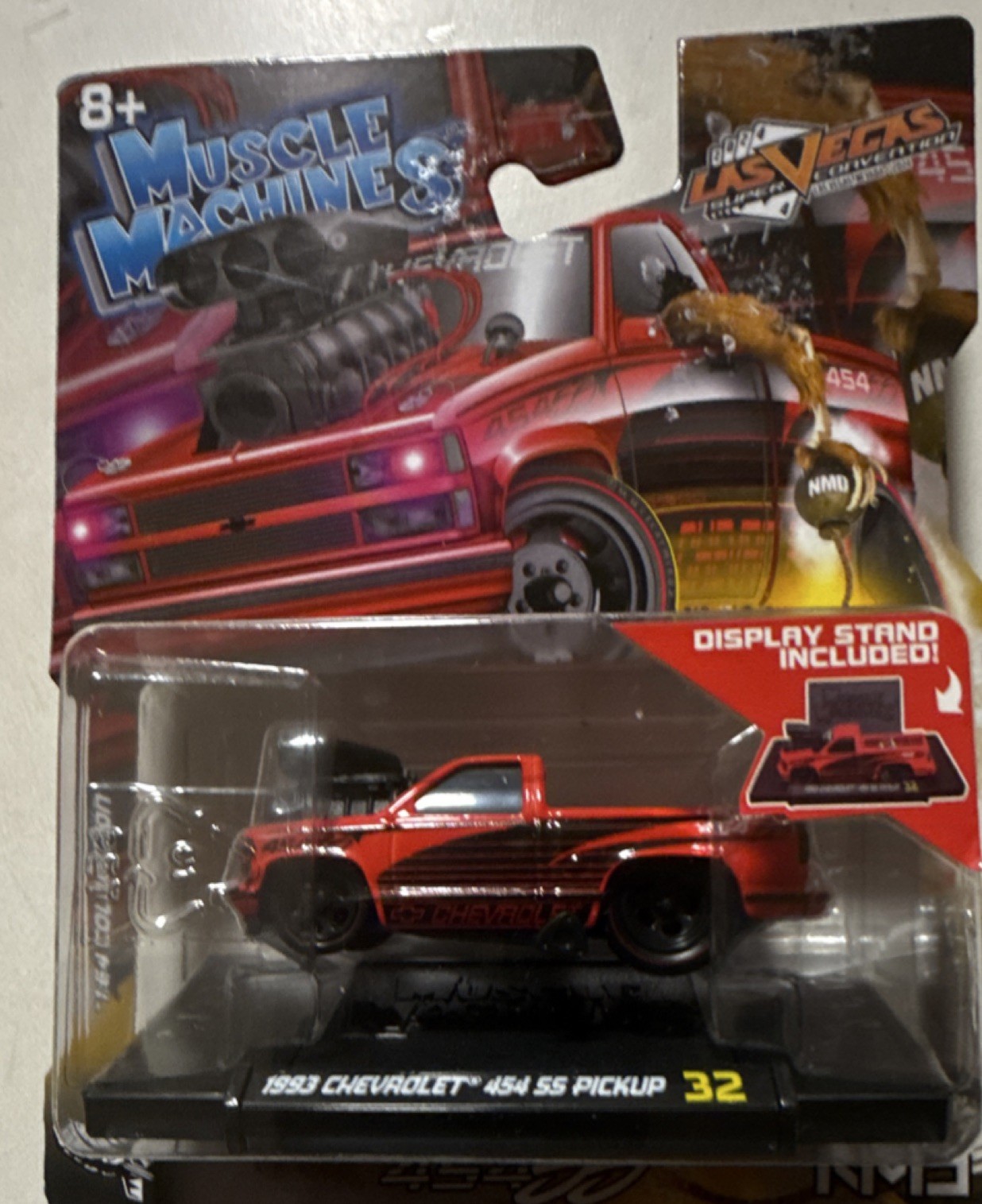 Muscle Machines 1993 Chevrolet 454 SS Pickup 1:64 Diecast Red Black Stand