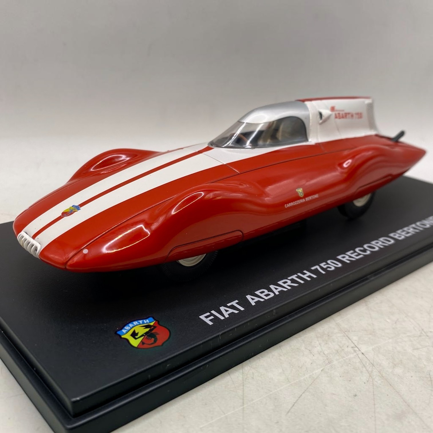 1:24 Fiat Abarth 750 Record Bertone 1956 Ixo Hachette Diecast modelcar
