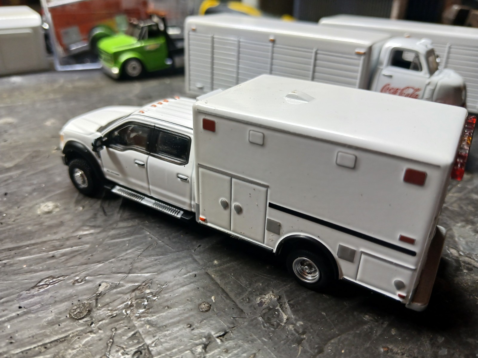 1/64 Custom Built FORD AMBULANCE Greenlight