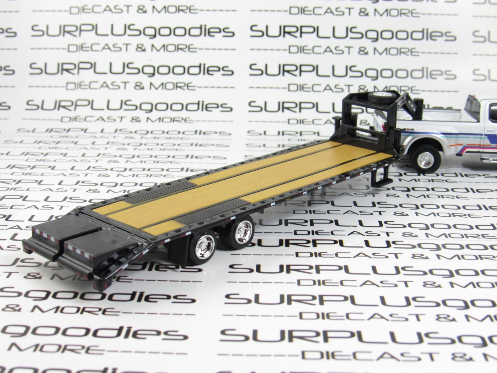 Greenlight 1:64 White 2019 FORD F-350 F350 LARIAT Dually w/Gooseneck Trailer BLK