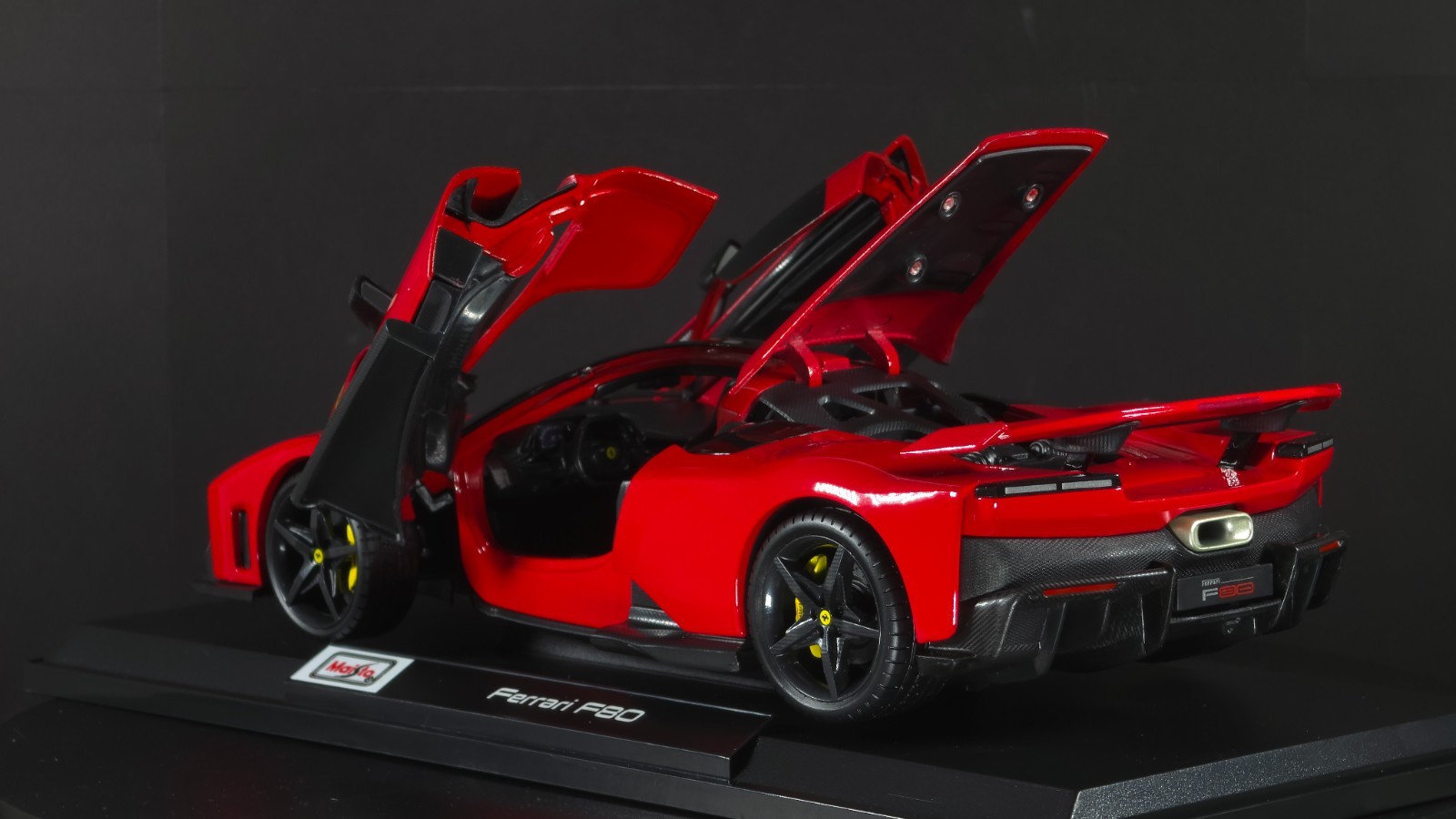 Ferrari F80 1:18 Maisto Exclusive Style Special Edition – red