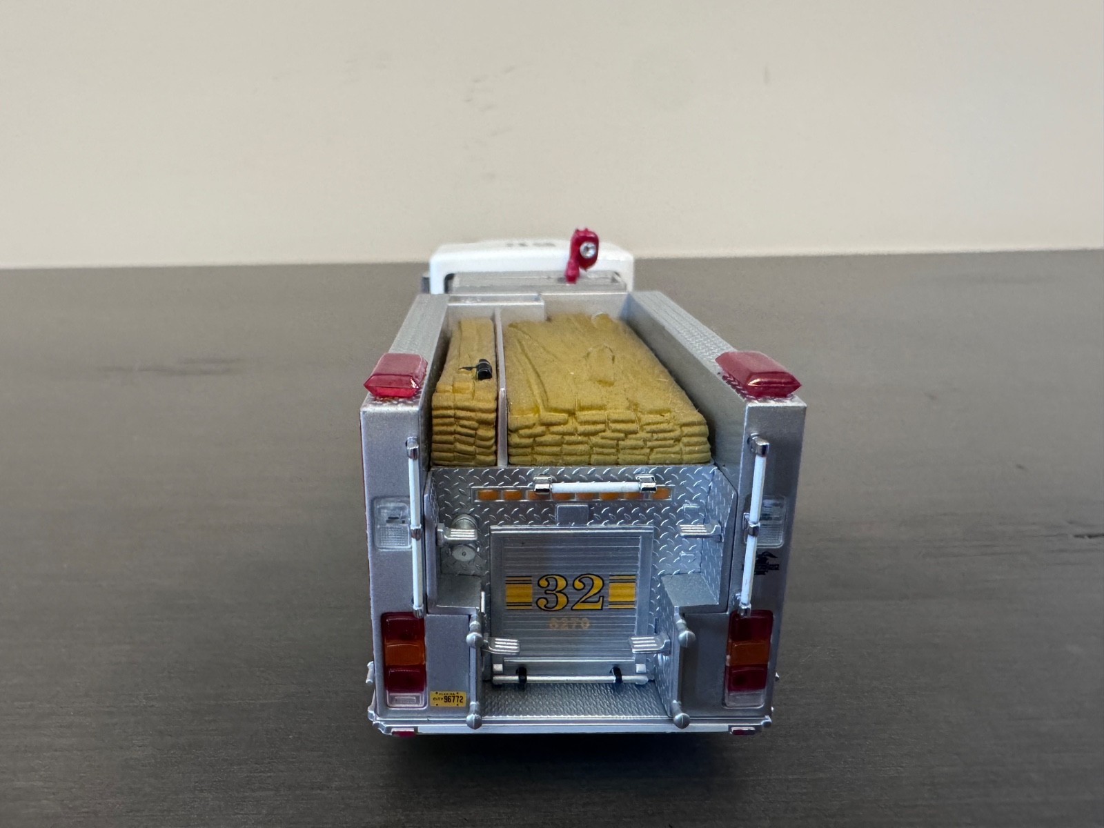 1/64 Code 3- American La France- ALF- Jacksonville FD- Engine 32