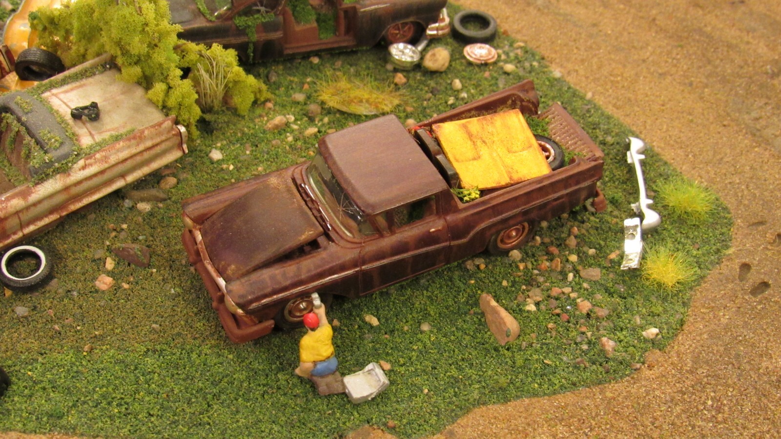 CUSTOM BUILT WEATHERED RUSTY JUNK PARTS YARD 1957 FORD RANCHERO CAR TRUCK 1:64/A