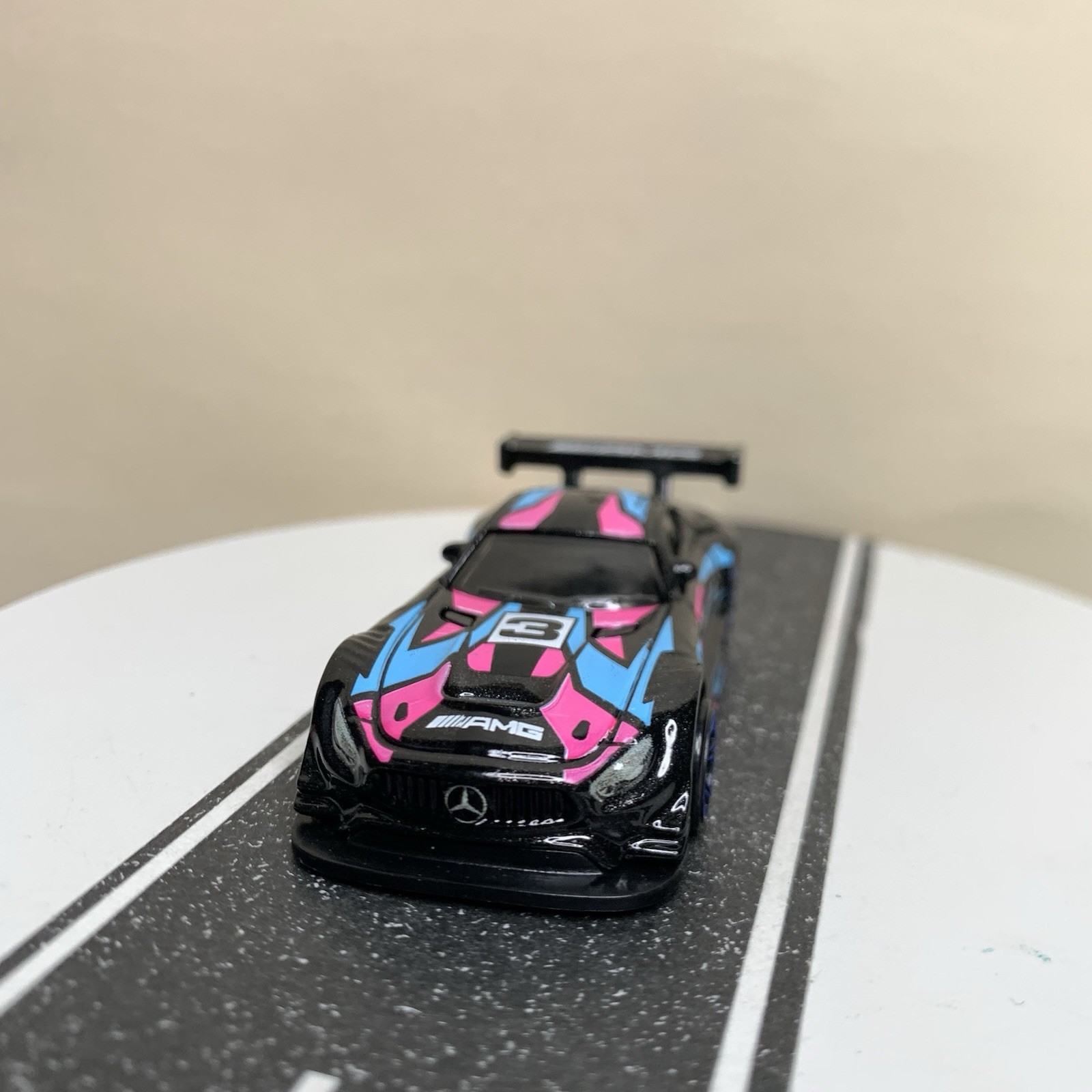 2024 Hot Wheels Neon Speeders #5/8 ’16 Mercedes-AMG GT3 Black/Blue/Pink 1:64 NM
