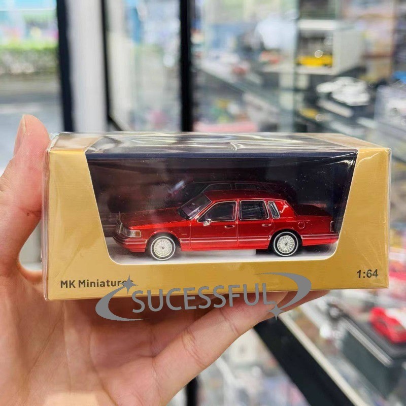 Functional Suspension 1:64 MK 1992 Lincoln Town Car Alloy Diecast Replica