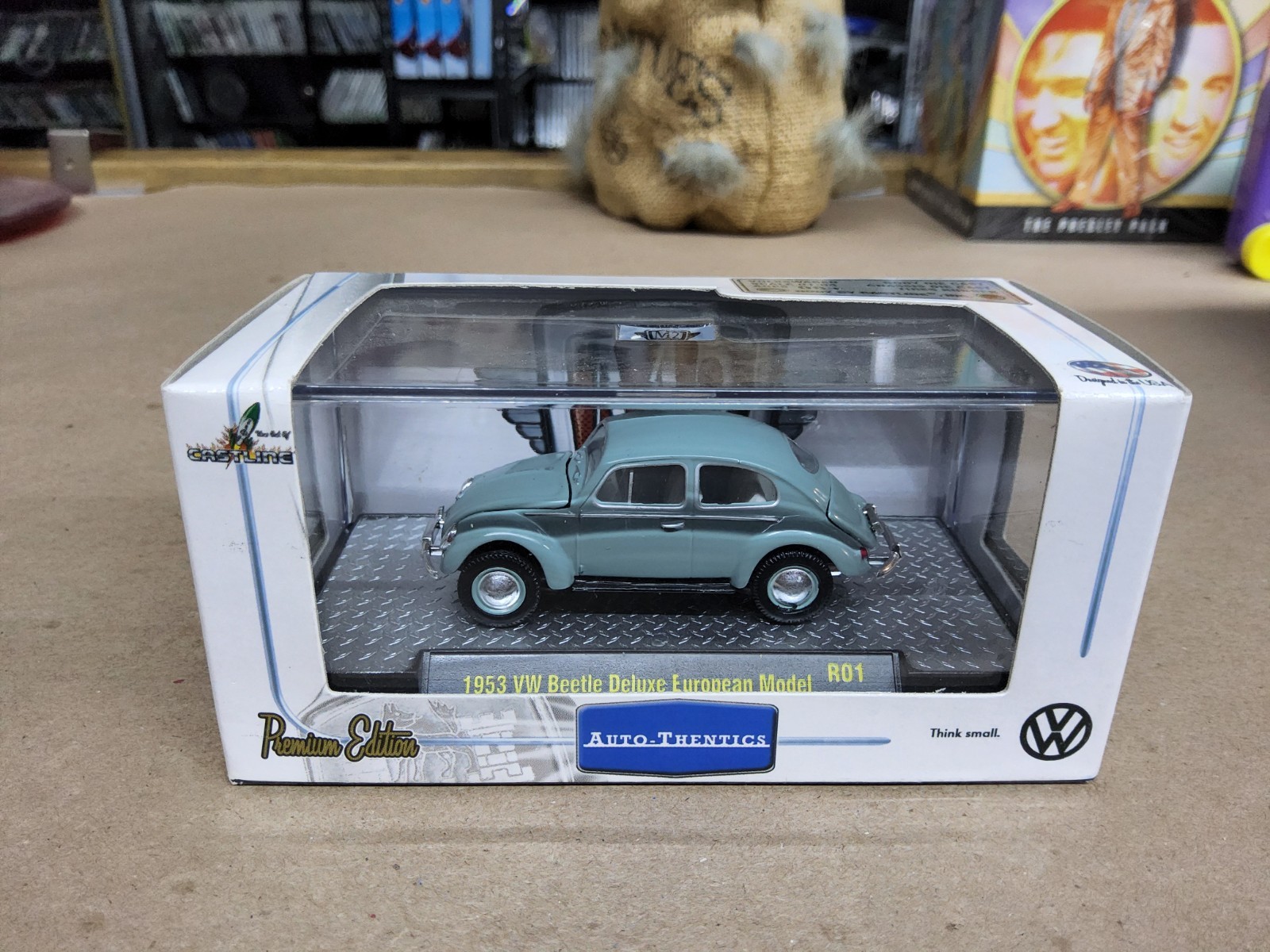 M2 Machines Auto-Thentics 1:64 1953 Volkswagen VW Beetle Deluxe Euro
