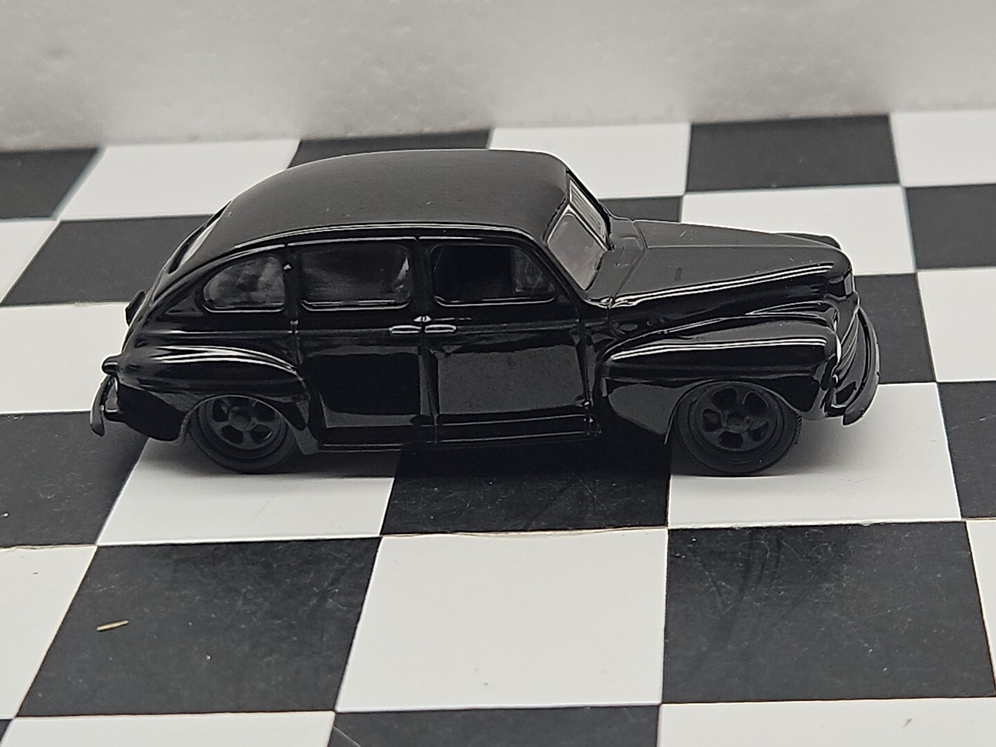 1948 Ford Fordor 4 Door Super DELUXE LOWRIDER 1:64 Scale Car Greenlight HOT ROD