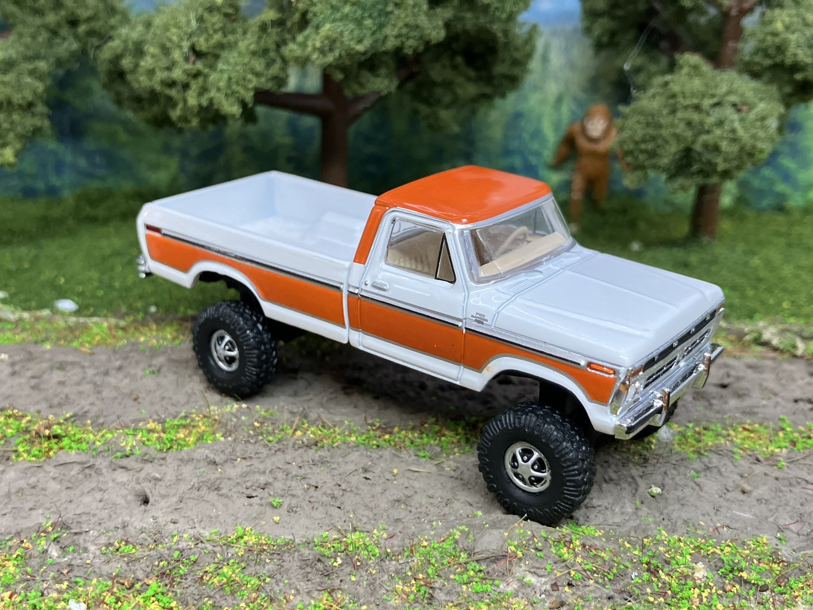 1977 Ford F-150 Ranger Explorer Lifted 4×4 Truck 1/64 Diecast Custom Greenlight