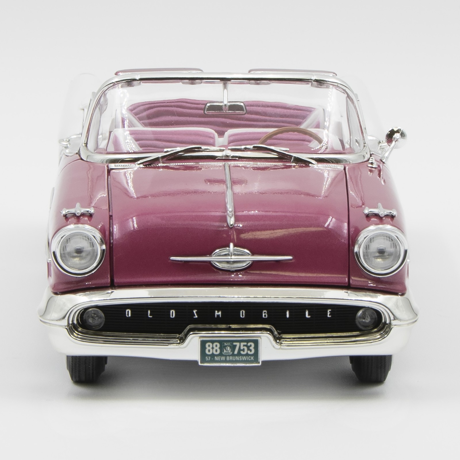 Yat Ming Road Signature Series 1:18 Diecast 1957 Oldsmobile Super 88 in Purple