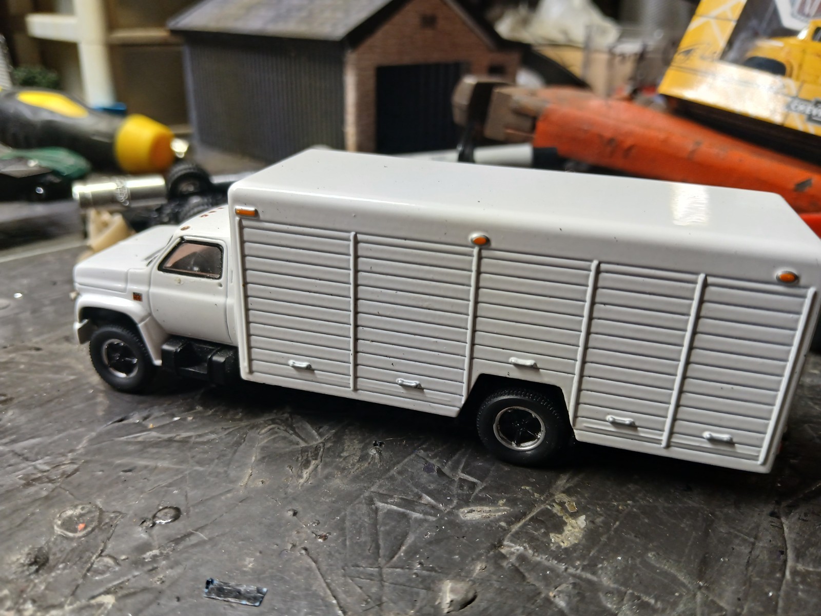 1 64 Custom Built C60 Beverage Truck Greenlight