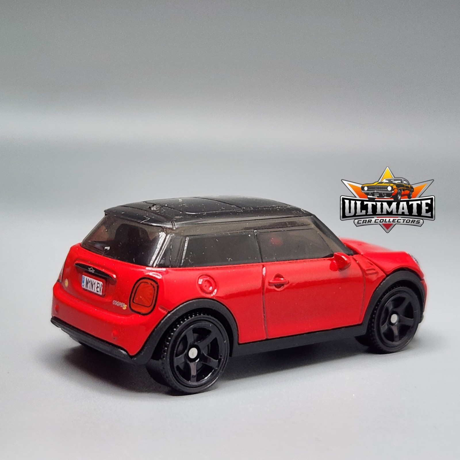 2022 22 Mini Cooper SE Collectible 1/64 Scale Diecast Model Collector Car