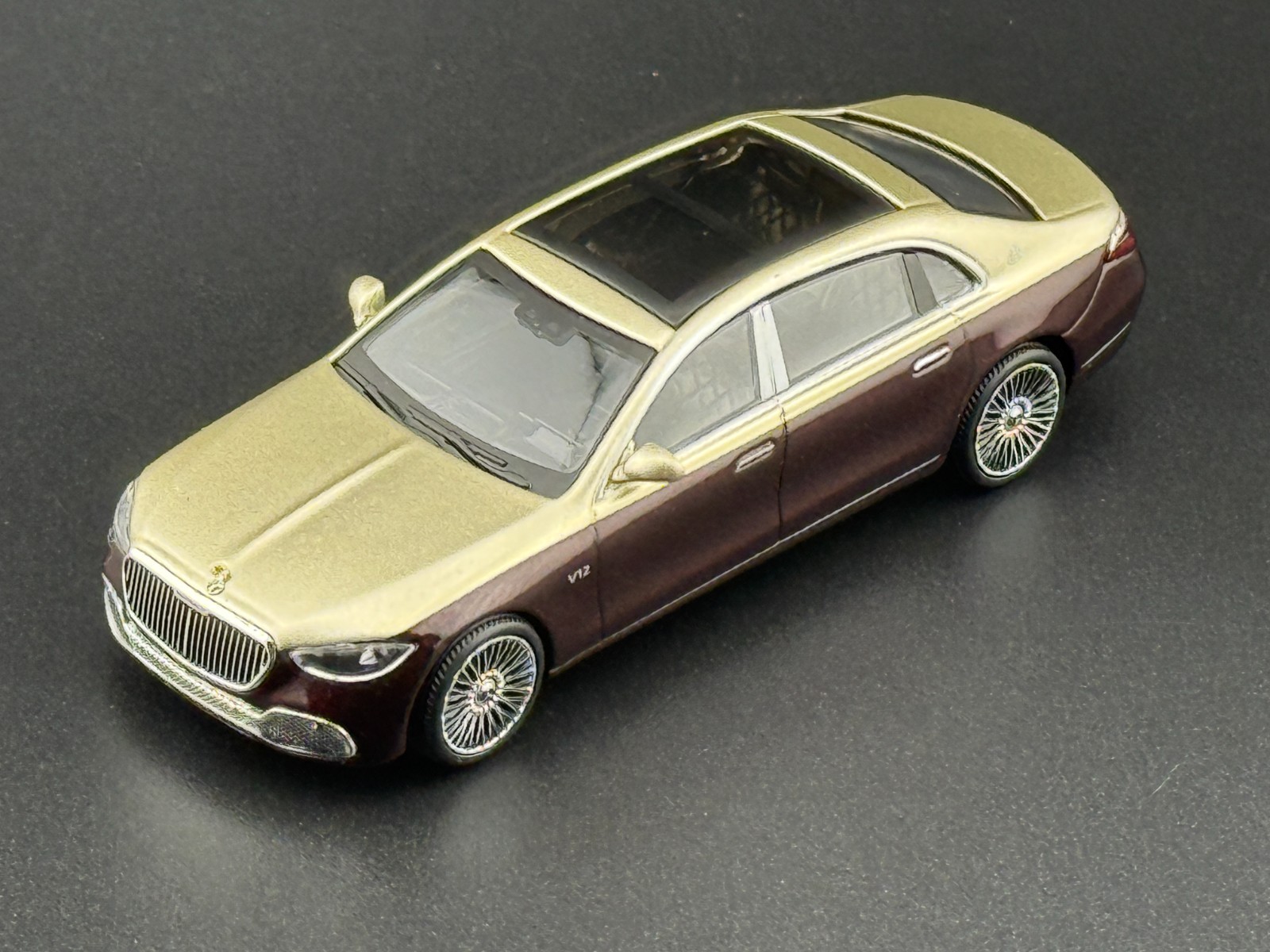 Mini GT Mercedes-Maybach S680 Gold Dark Red Metallic #962 1/64