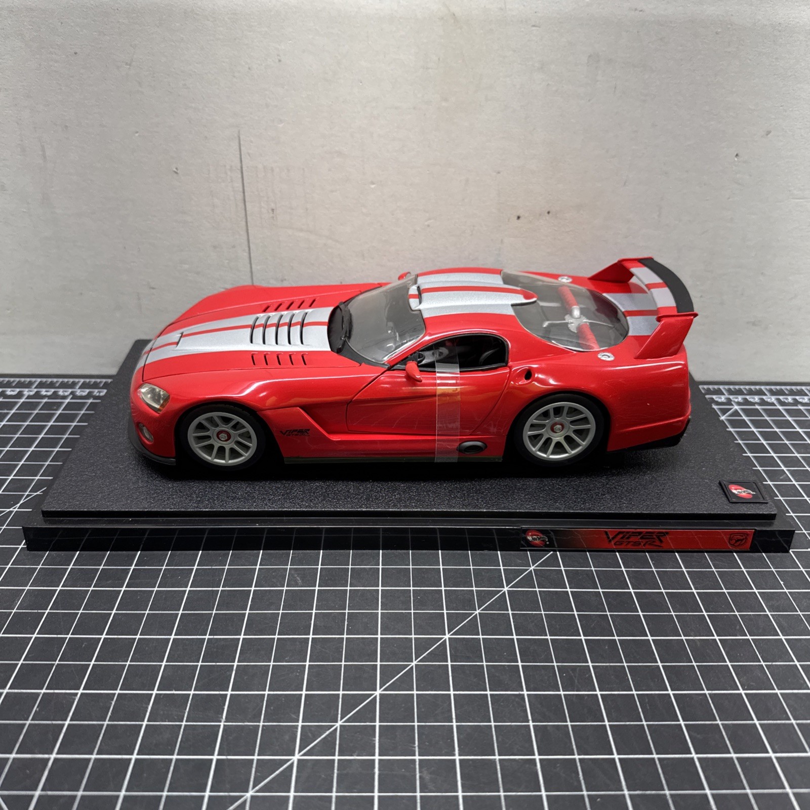 1/18 100% Hotwheels 2001 Dodge Viper GTS R Red No BOX D3
