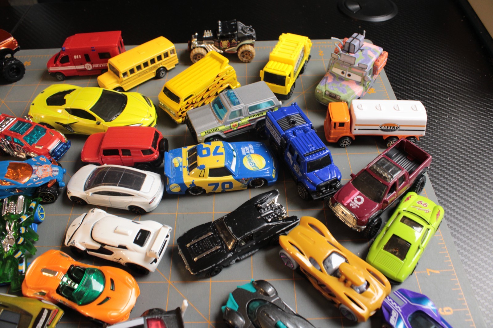 Diecast Cars Hot Wheels Matchbox Maisto 1:64 Mixed Brands As Is Lot of 60+