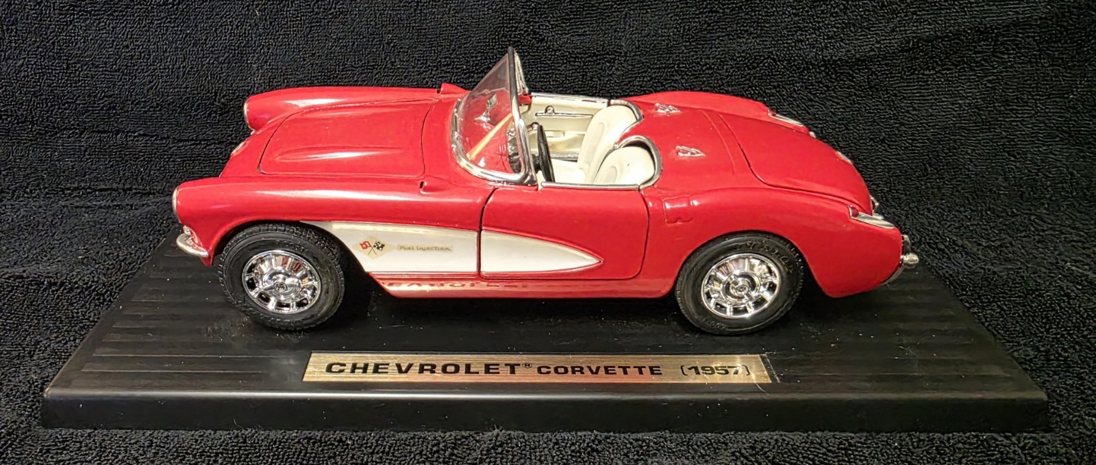 Vintage Road Legends 1957 Chevrolet Corvette 1:18 Die Cast Car Red NO BOX