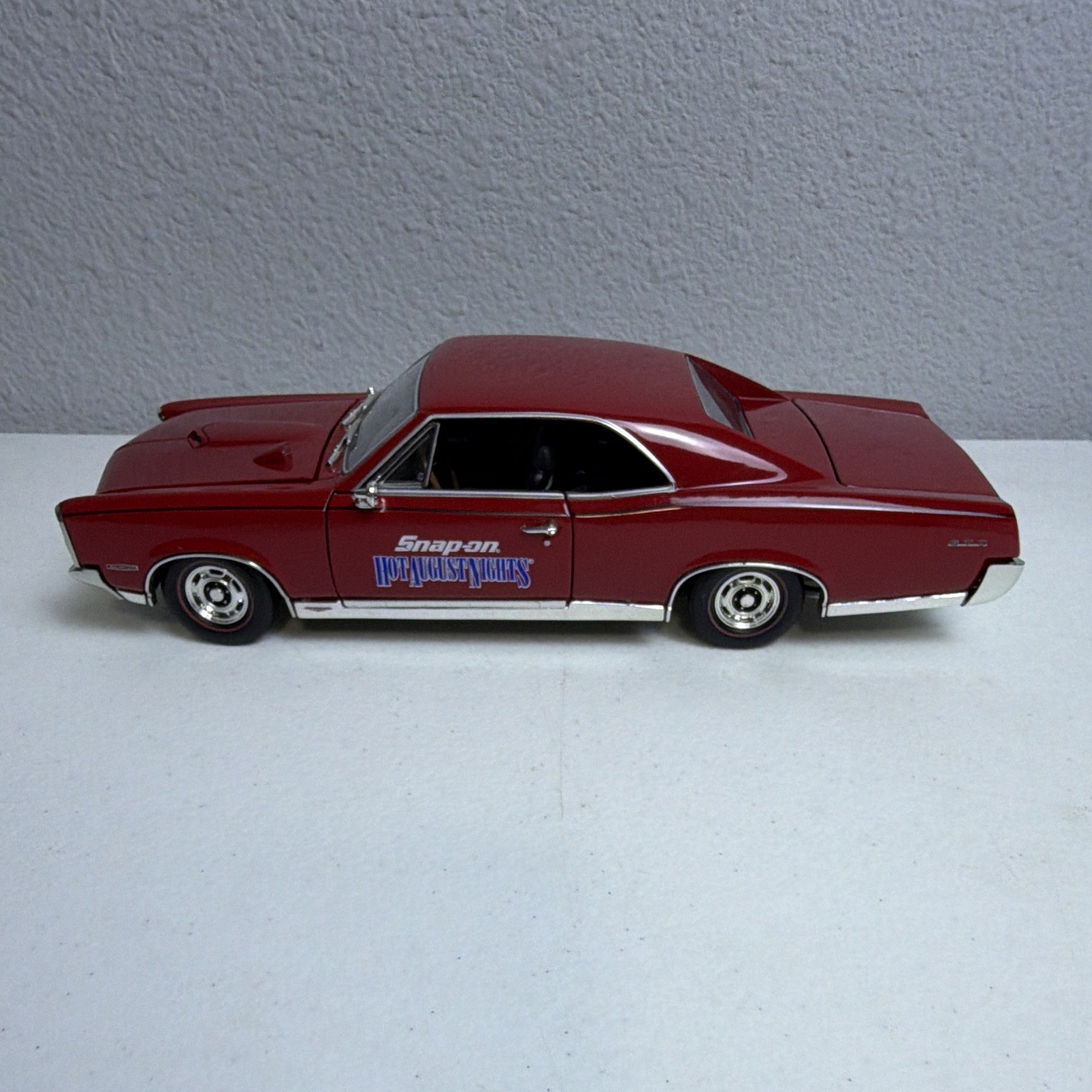 Snap-on Hot August Nights 1967 Pontiac GTO 1:18 Diecast Red White