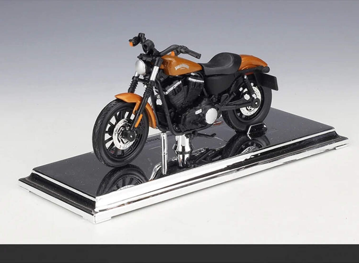 Maisto 1:18 Harley Davidson Sportster Iron 883 Diecast Alloy Classic Motorcycle