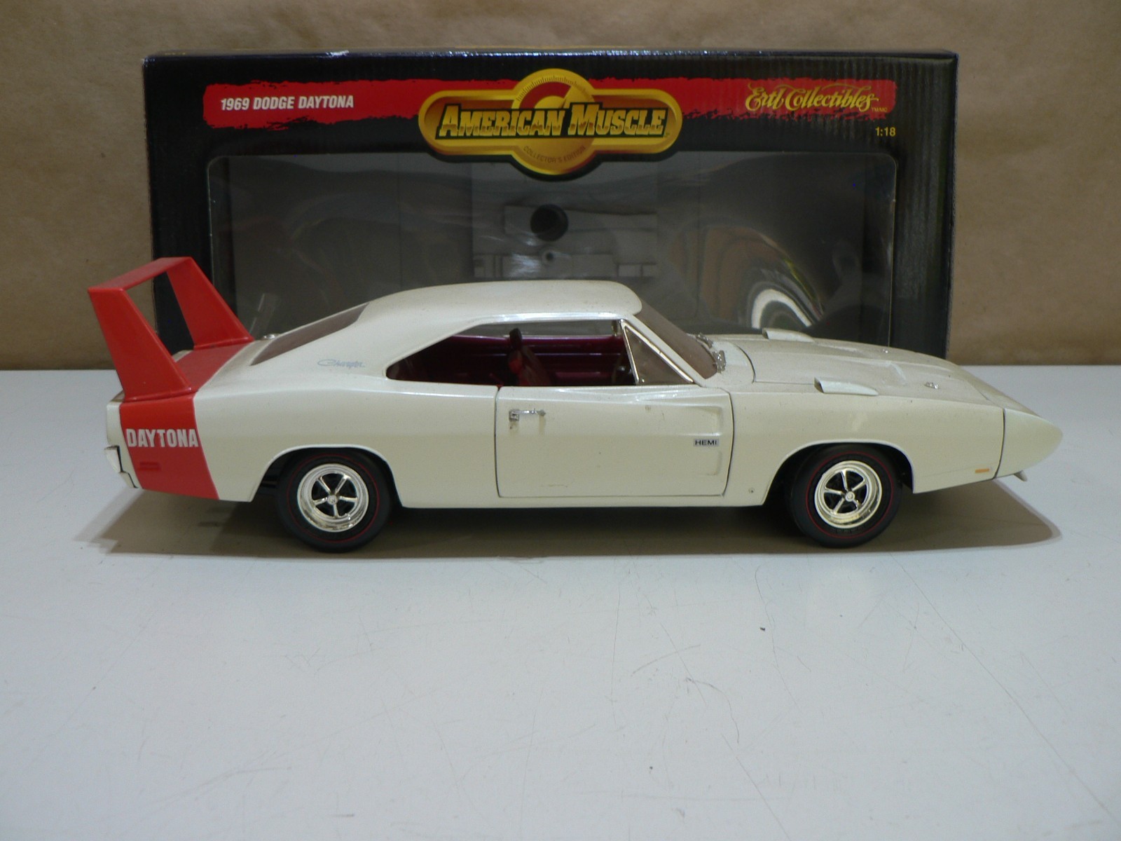 Vintage Ertl American Muscle 1969 White Dodge Charger Hemi Daytona Die Cast