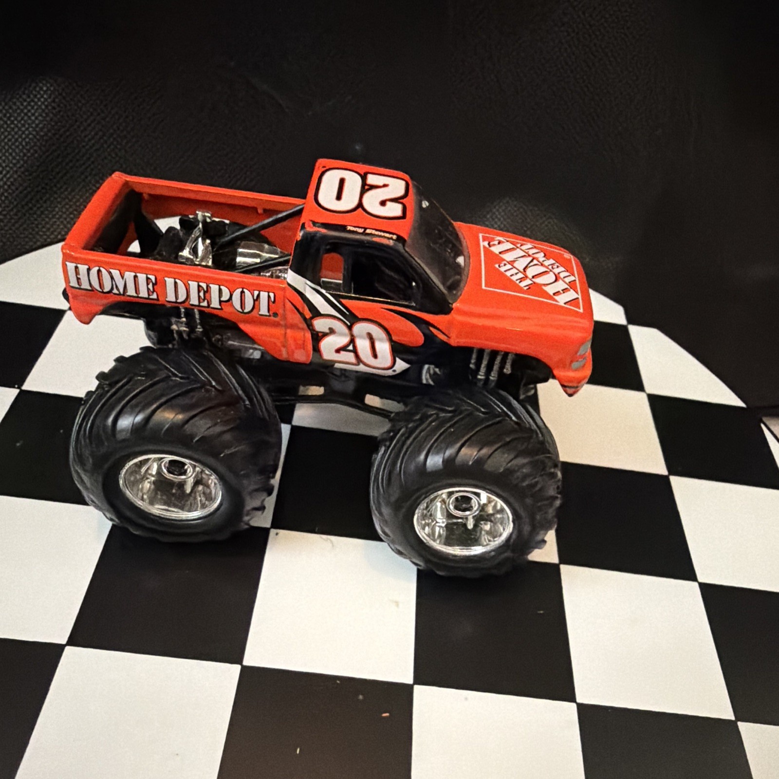 Muscle Machines NASCAR Home Depot #20 Monster Truck 1:64 and Diecast Unopened