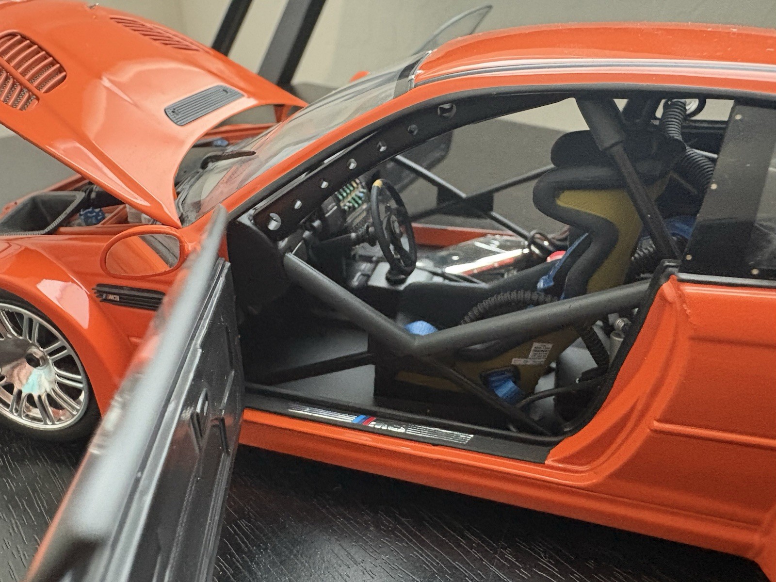 1:18 Minichamps BMW E46 M3 GTR Street 2001 – Orange