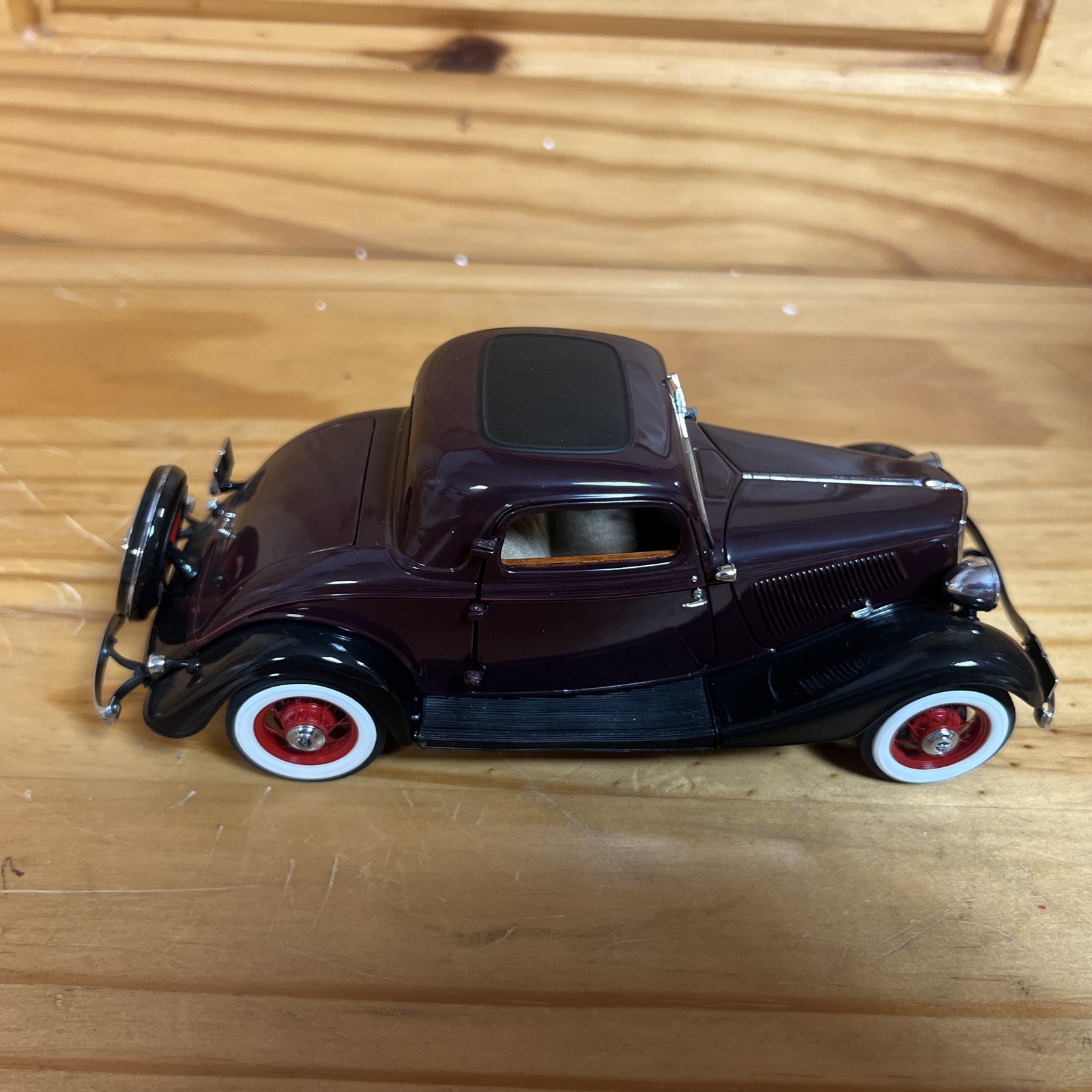 1933 Ford Deluxe Coupe Model 40 Coach Maroon Danbury Mint Diecast Replica