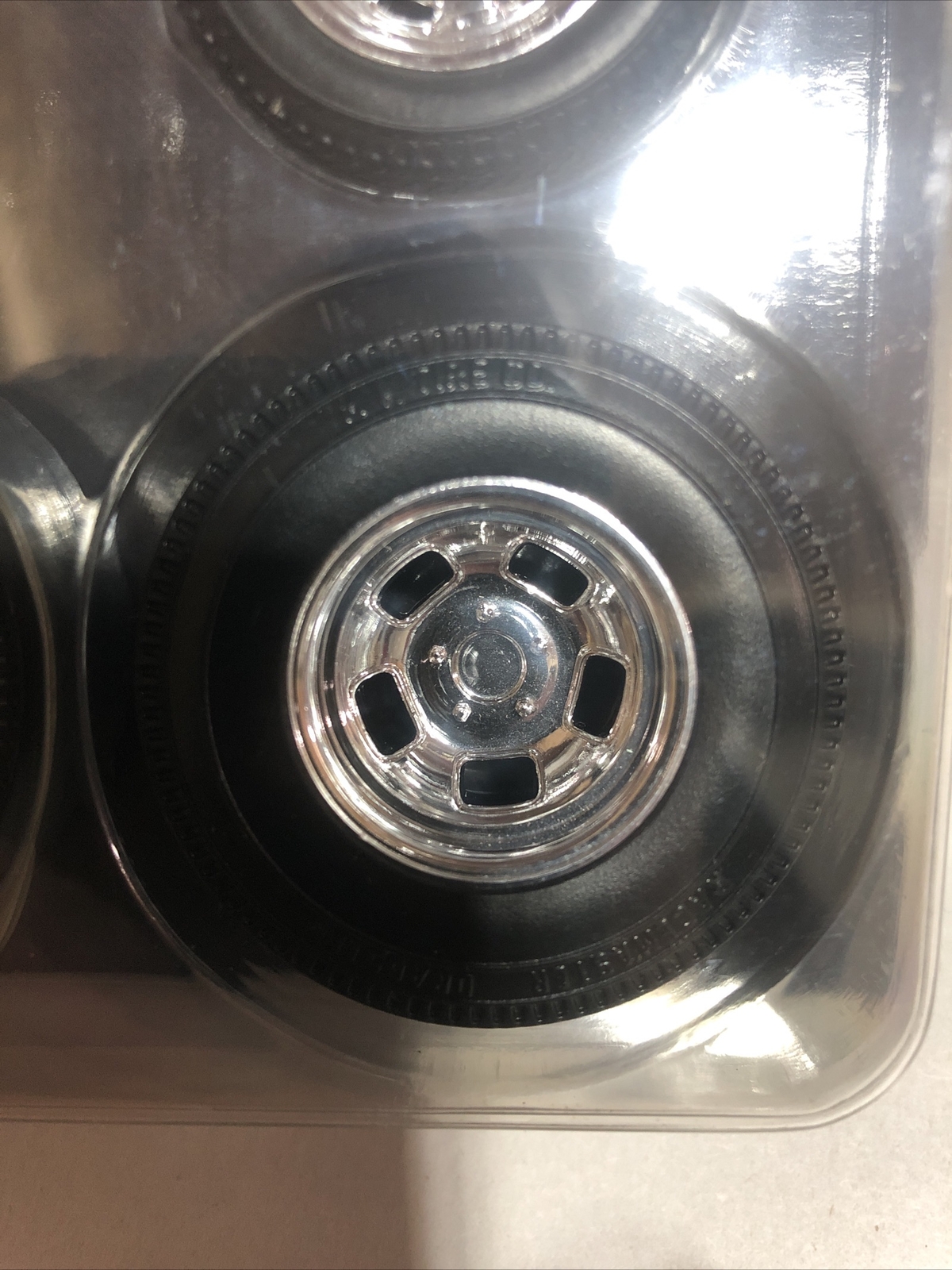 Dragster Wheel and tire set 1:18 1800905 w