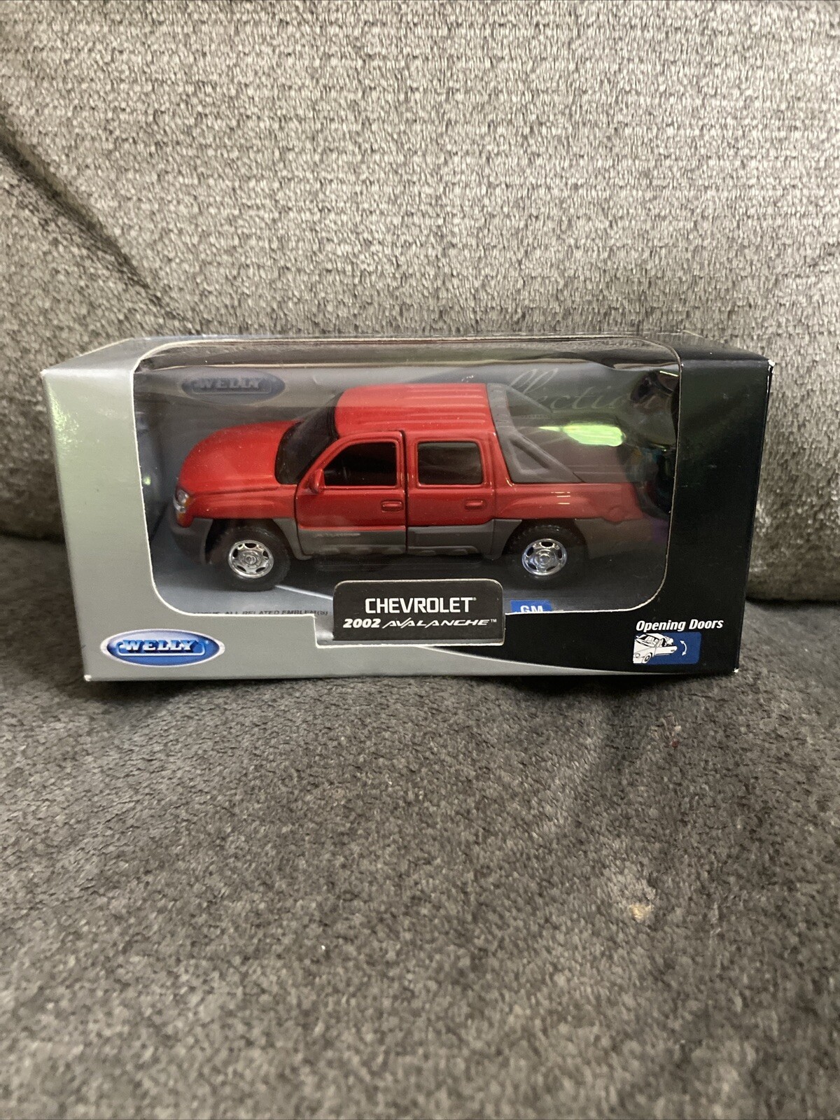 New Welly Chevrolet 2002 Avalanche Die Cast Metal With Plastic Parts